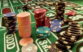 Live Gaple Online table with players, tiles, and scoring on erek rokok